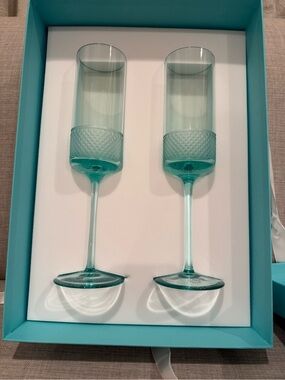 Set of 2 Tiffany Blue Diamond Point Crystal Champagne Flutes